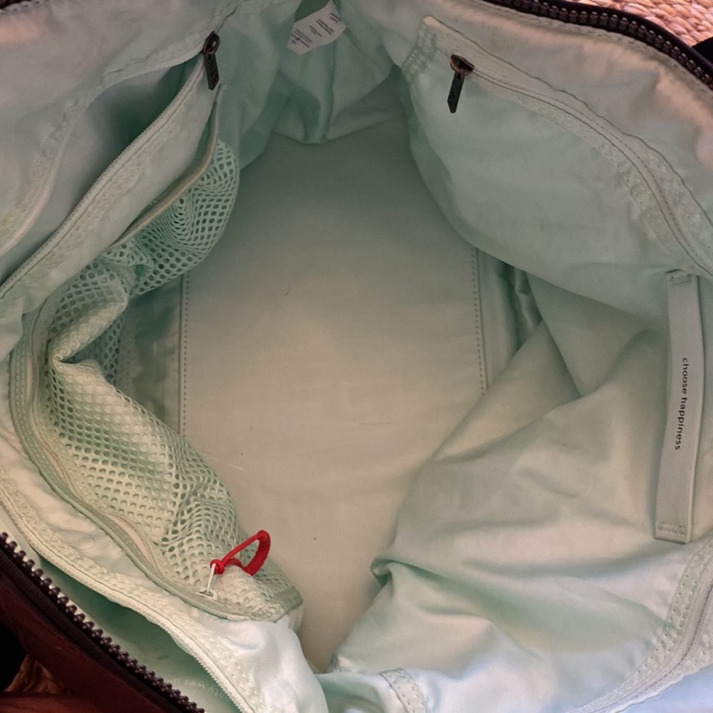 RARE HTF Pristine Lululemon Free To Be Bag in Miss Mosaic - Picture 13 of 15
